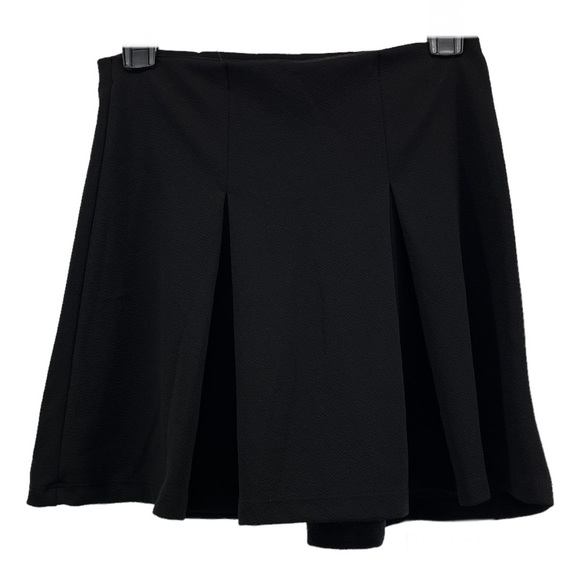 SO Dresses & Skirts - NWT SO RAD Skater Circle Skirt Pleats Texture Black Small